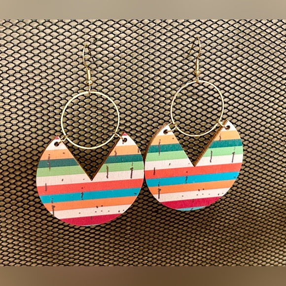 NEW Gorgeous Colorful Striped Wood Fashion Earrings with Gold Hoops, Lightweight - Picture 5 of 7